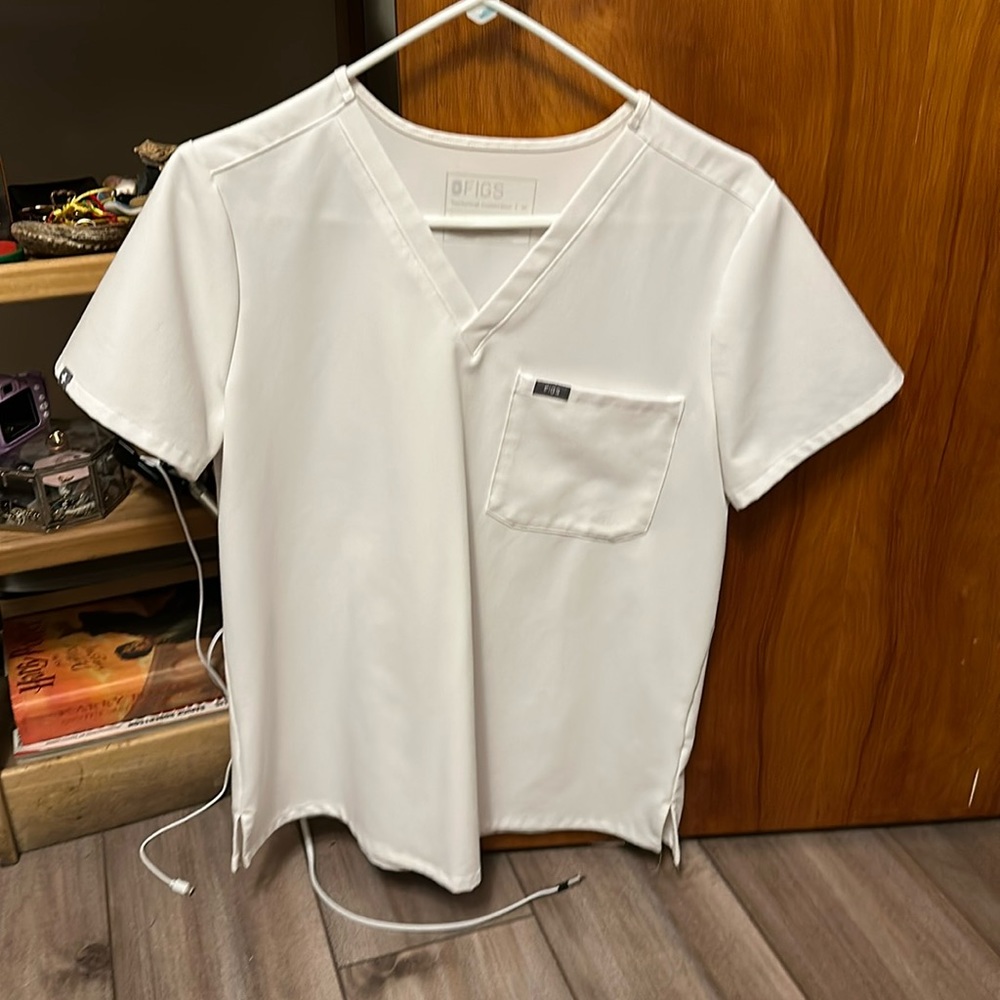MD Figs White One Pocket Scrub Top
